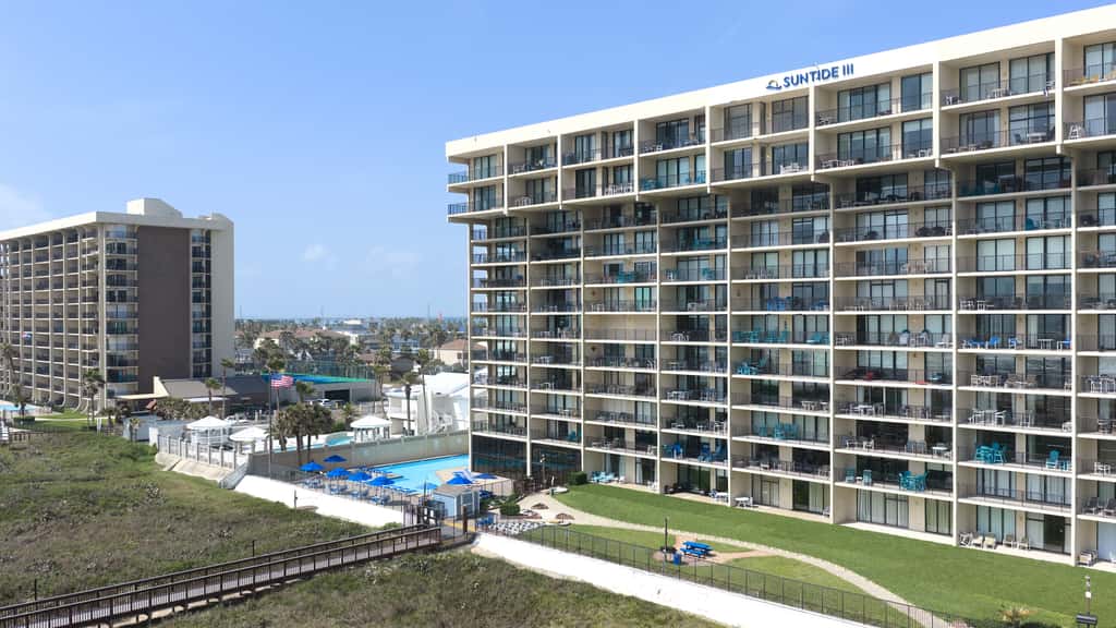 All-Suite Coastal Retreat: Suntide III - Unit 405