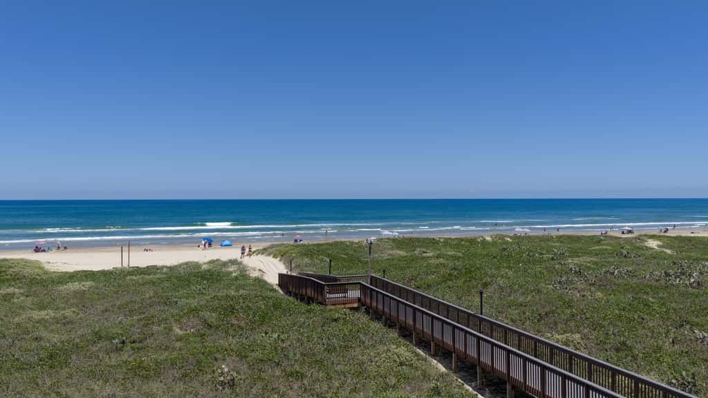 All-Suite Coastal Retreat: Suntide III - Unit 405