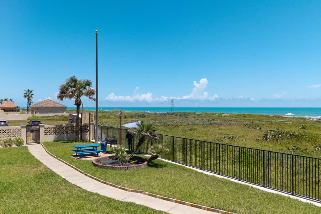 All-Suite Coastal Retreat: Suntide III - Unit 405