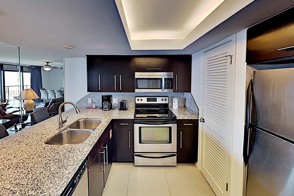 All-Suite Coastal Retreat: Suntide III - Unit 405