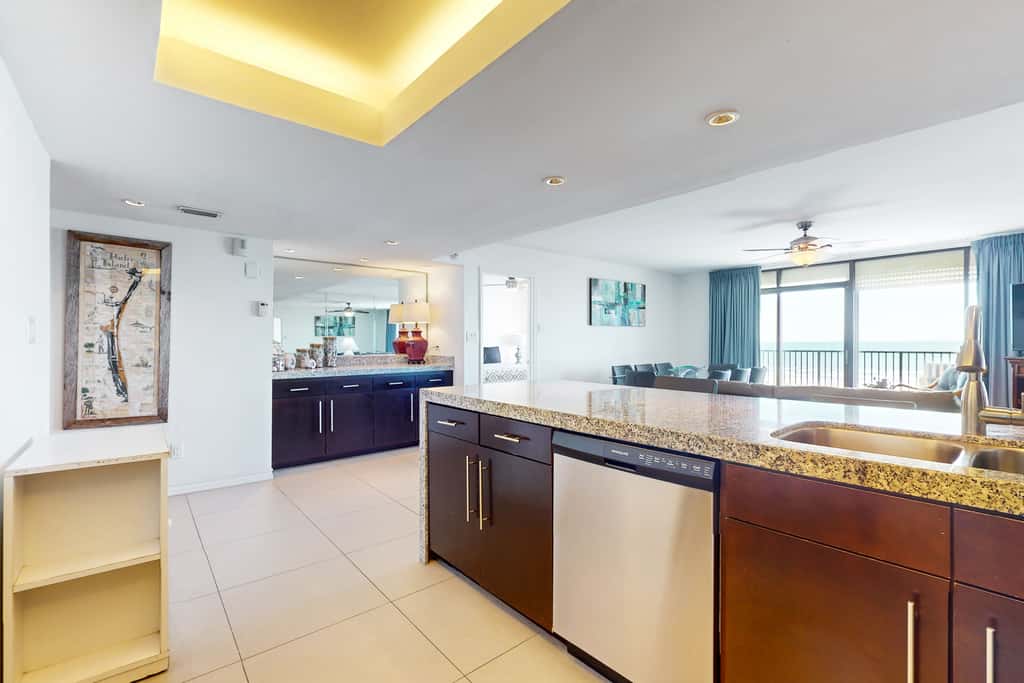 All-Suite Coastal Retreat: Suntide III - Unit 405