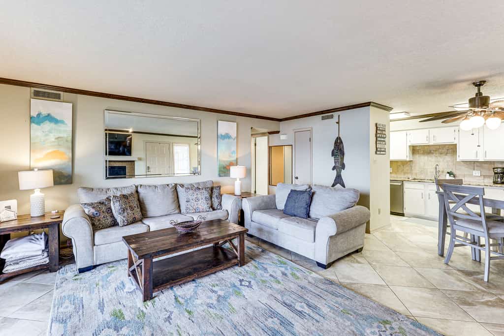 Hot Springs Condo on Lake Hamilton w/ Balcony!