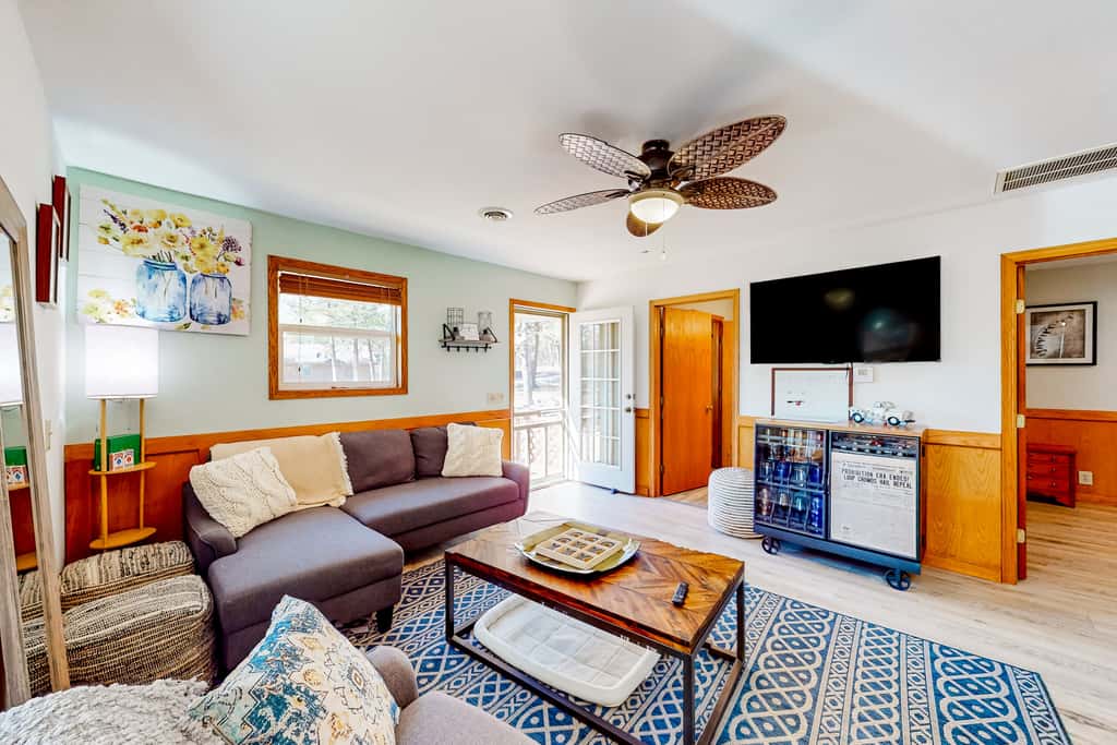 Relax at 'The Cove' Waterfront Getaway