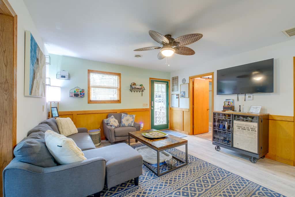 Relax at 'The Cove' Waterfront Getaway