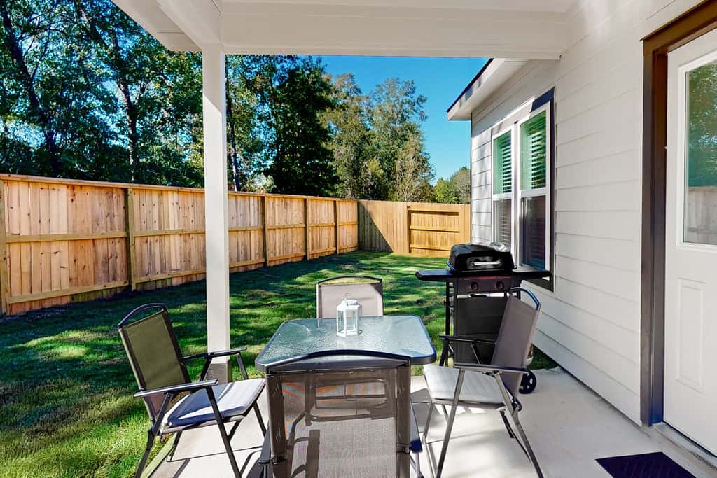 Patio Dining & Yard: Porter Escape, 3 Mi to Golf