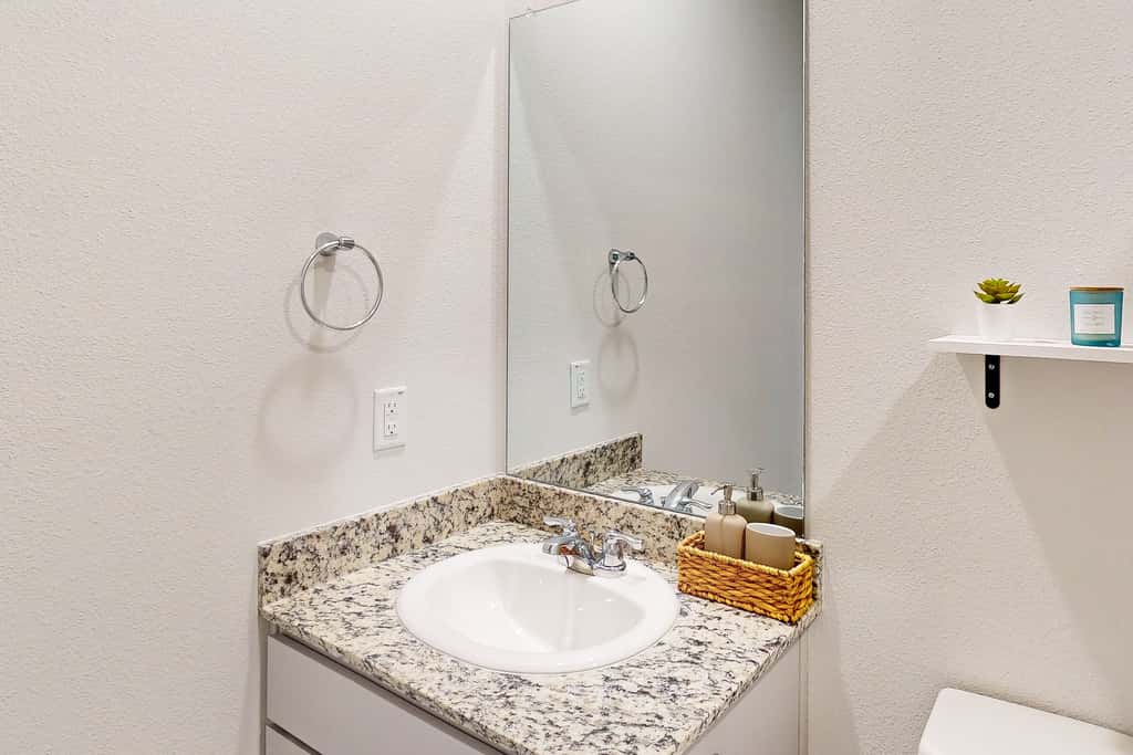 Patio Dining & Yard: Porter Escape, 3 Mi to Golf