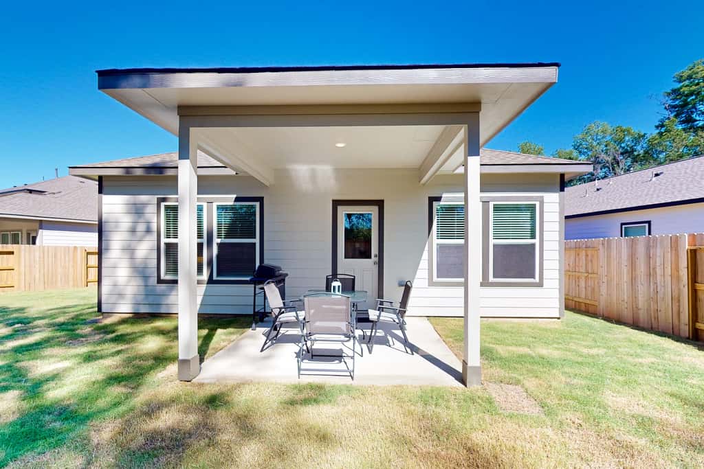 Patio Dining & Yard: Porter Escape, 3 Mi to Golf