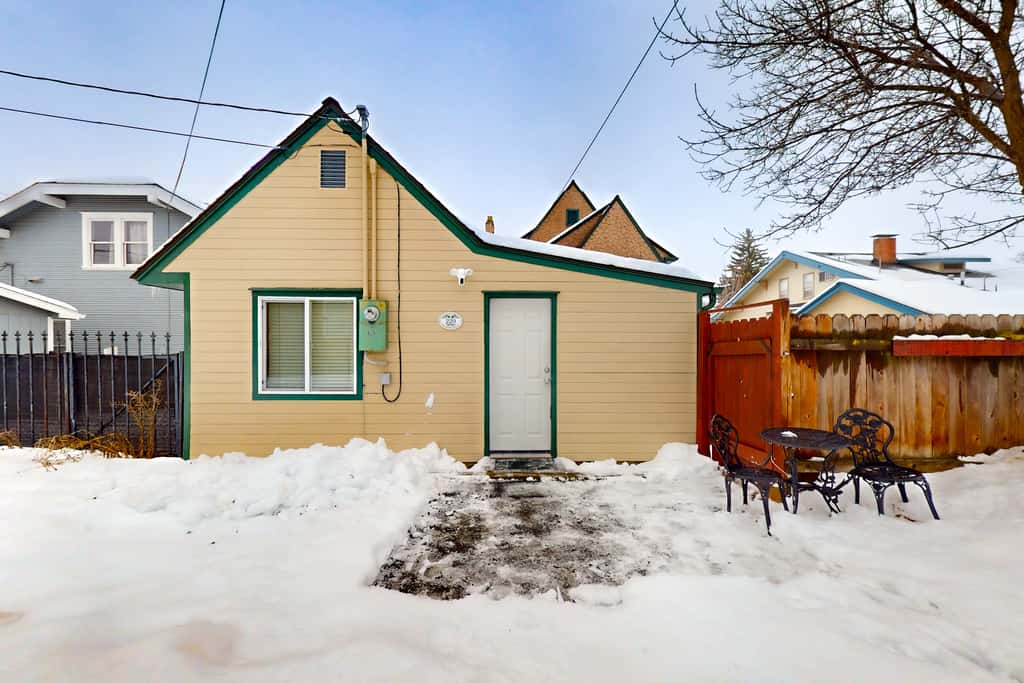 Near Golf & Parks! Couple's Haven in Klamath Falls