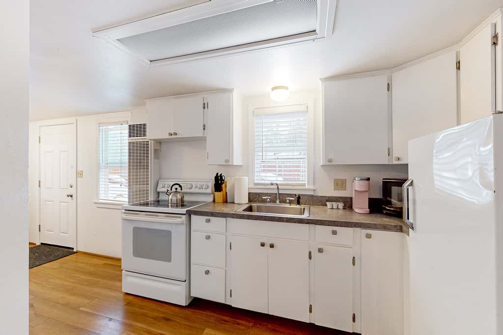 Near Golf & Parks! Couple's Haven in Klamath Falls