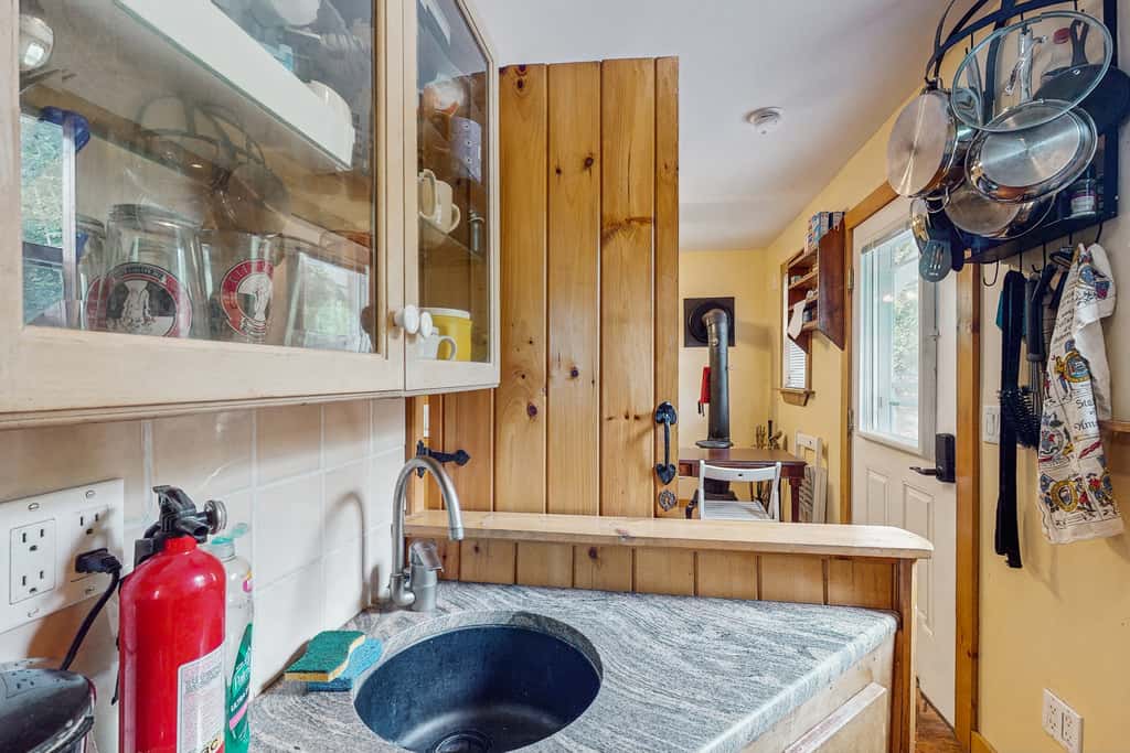 Tiny House at Sugarbush North: Adventure Hub!