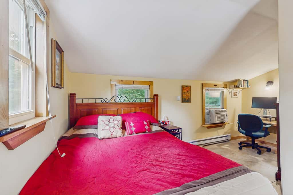 Tiny House at Sugarbush North: Adventure Hub!
