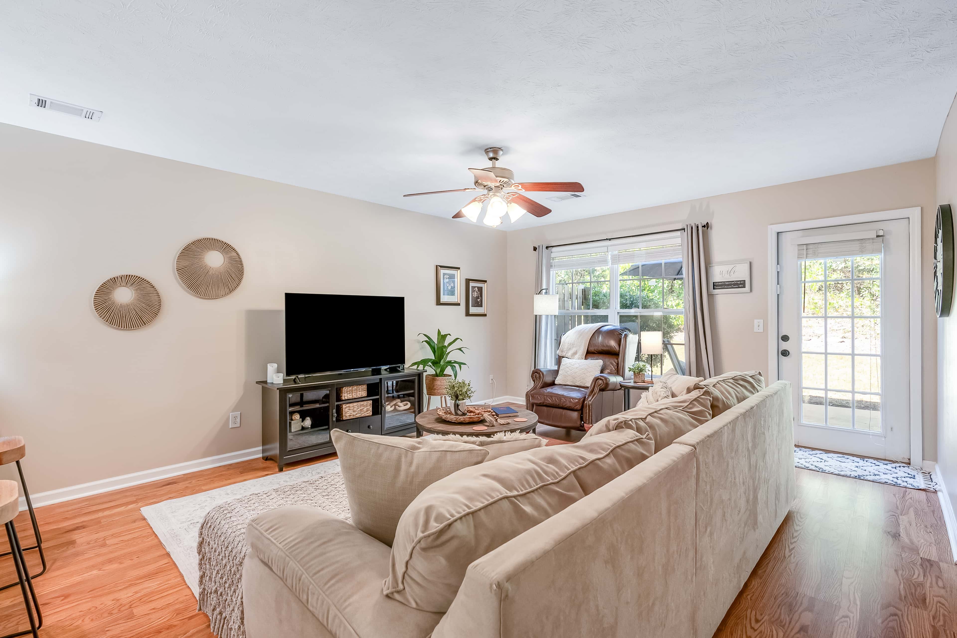 Seasonal Pool Access & Patio: Auburn Getaway!