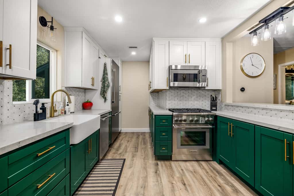 Buckthorn Beauty: Private Hot Tub & Lounge Space