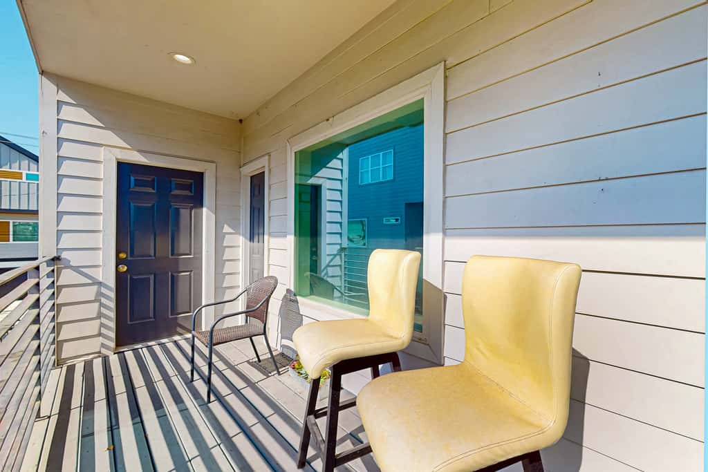 3 BR Home w/ billiards & ping pong, Near Downtown