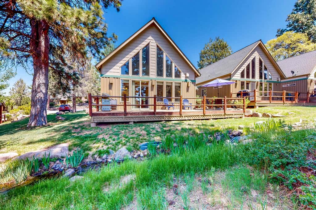 Gateway to Crater Lake! Resort Retreat w/ Pool