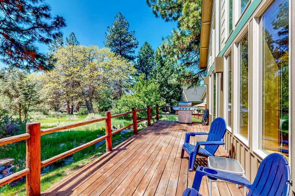 Gateway to Crater Lake! Resort Retreat w/ Pool