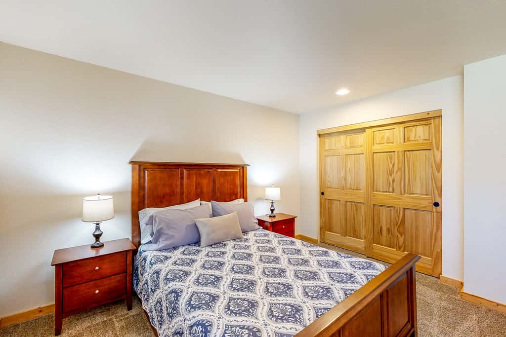 Gateway to Crater Lake! Resort Retreat w/ Pool