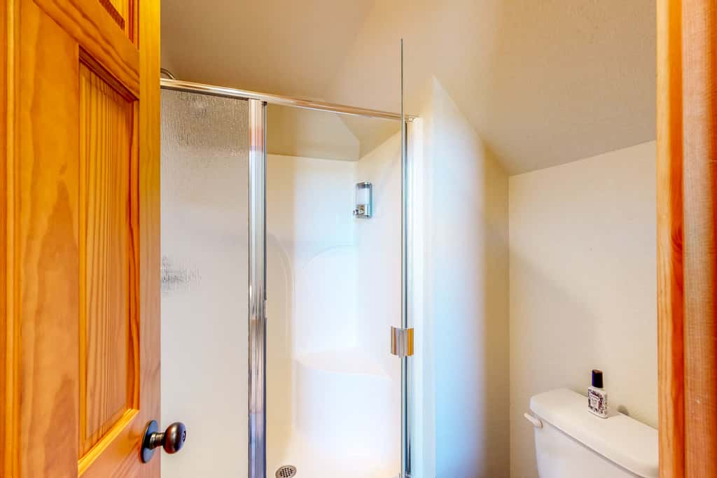 Gateway to Crater Lake! Resort Retreat w/ Pool