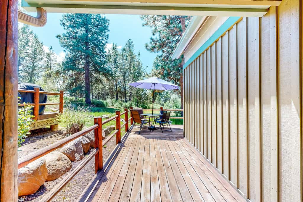 Gateway to Crater Lake! Resort Retreat w/ Pool
