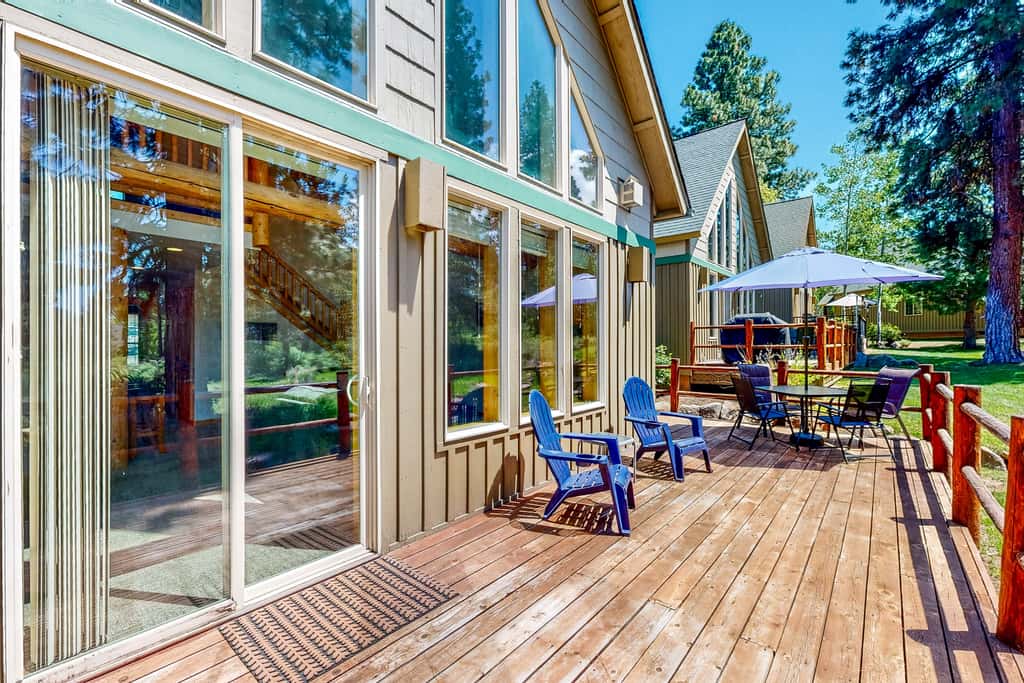 Gateway to Crater Lake! Resort Retreat w/ Pool