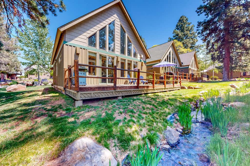 Gateway to Crater Lake! Resort Retreat w/ Pool