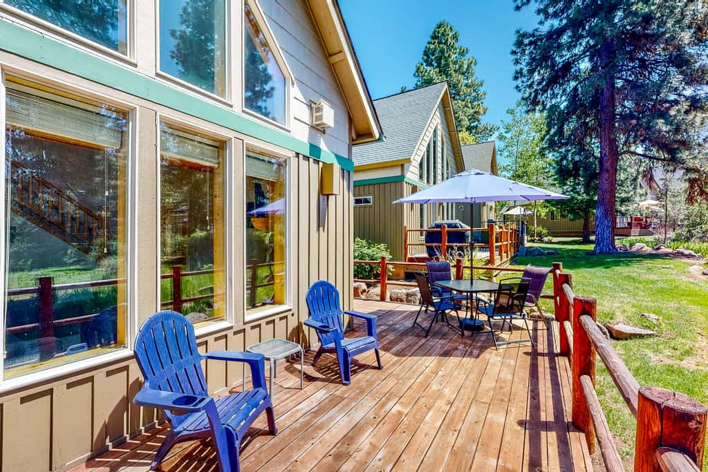 Gateway to Crater Lake! Resort Retreat w/ Pool