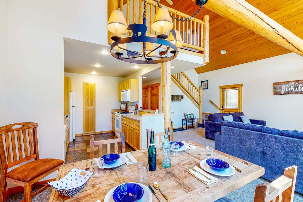 Gateway to Crater Lake! Resort Retreat w/ Pool