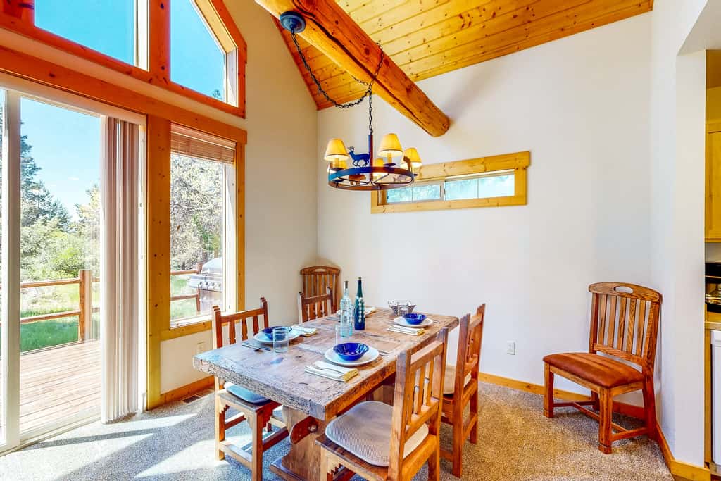 Gateway to Crater Lake! Resort Retreat w/ Pool