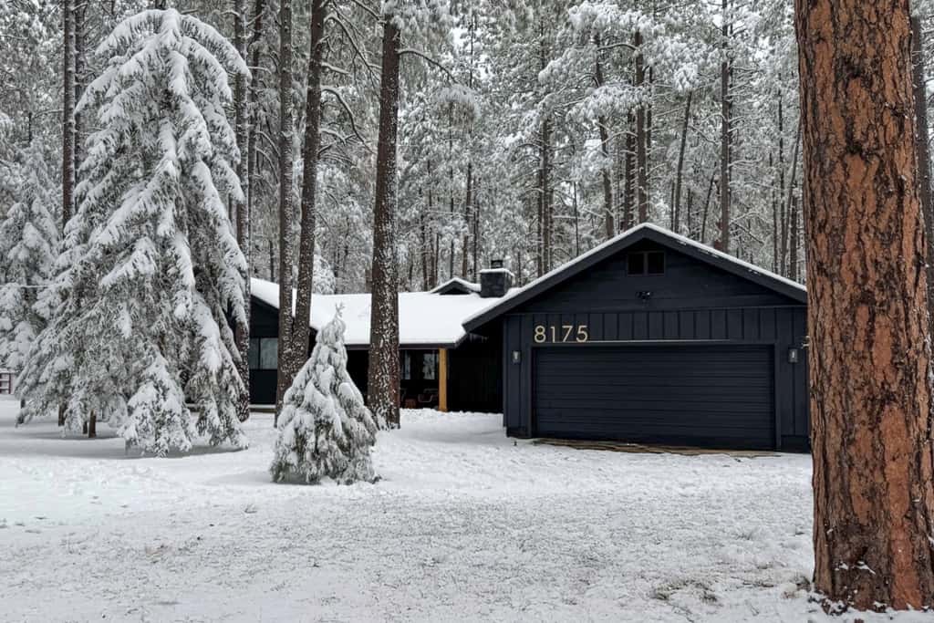 Hot Tub & Game Room! Pinetop 'Wild Horse Retreat'