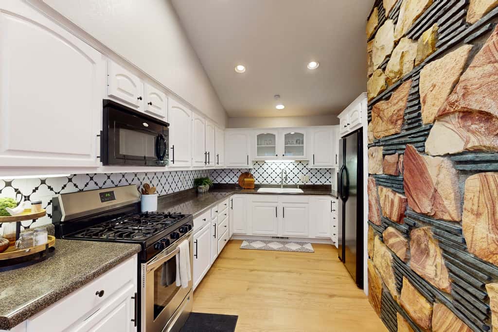 Hot Tub & Game Room! Pinetop 'Wild Horse Retreat'