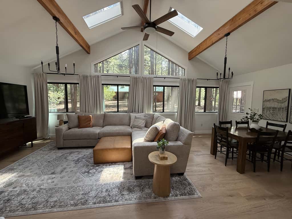 Hot Tub & Game Room! Pinetop 'Wild Horse Retreat'