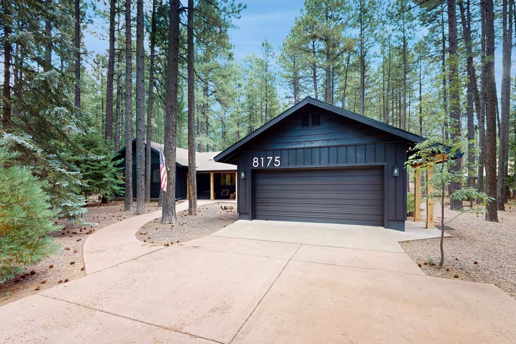 Hot Tub & Game Room! Pinetop 'Wild Horse Retreat'