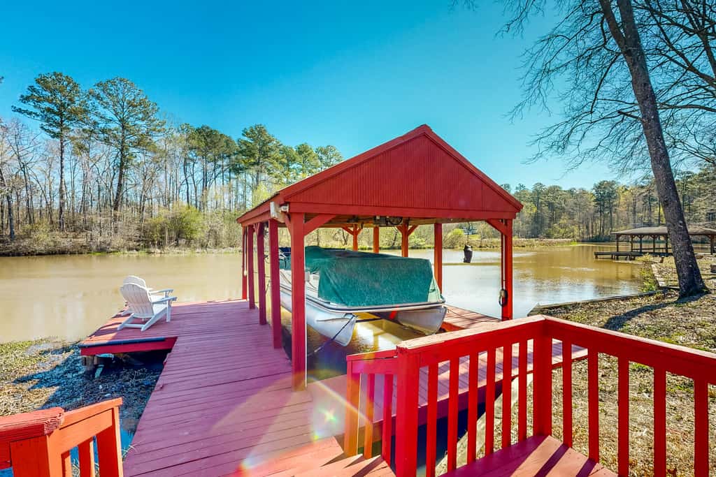 Lakefront Eatonton Haven w/ Dock: Bring Your Boat!