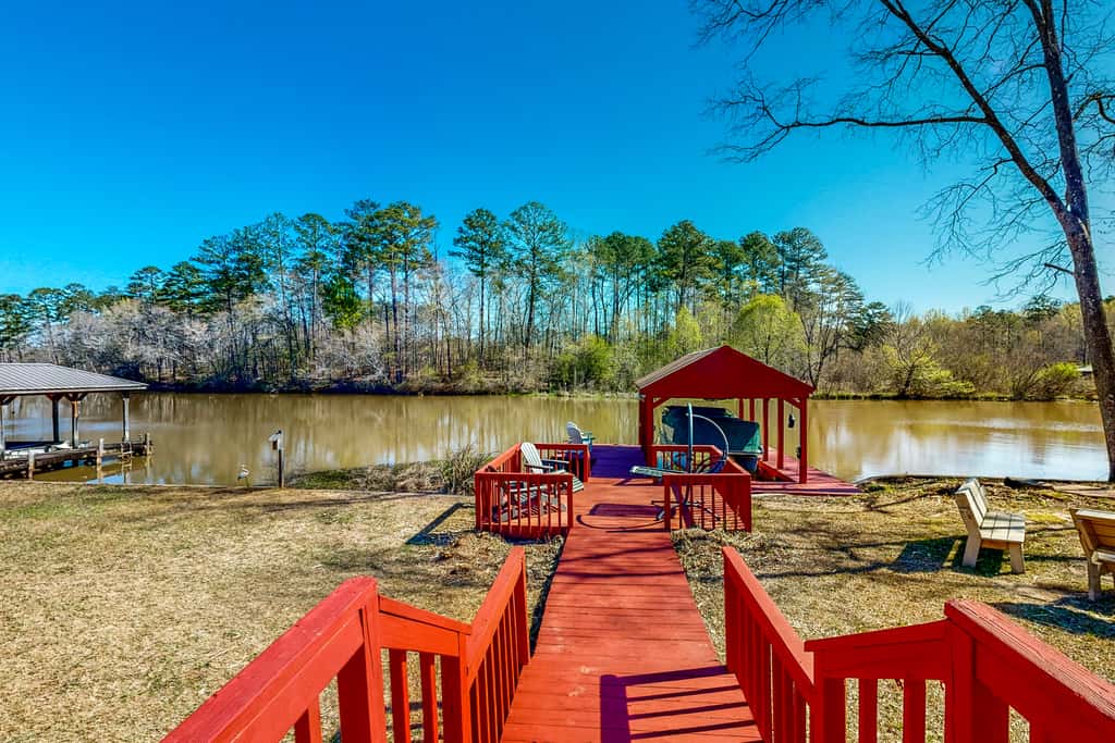 Lakefront Eatonton Haven w/ Dock: Bring Your Boat!