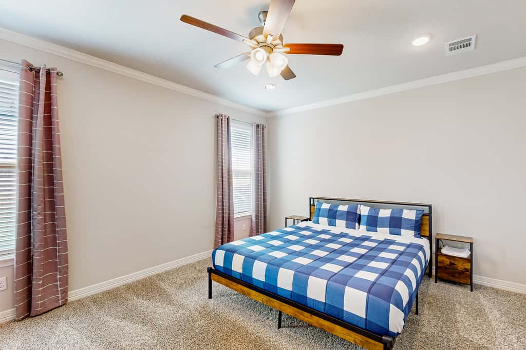 Family Retreat! South College Station Home w/ Yard