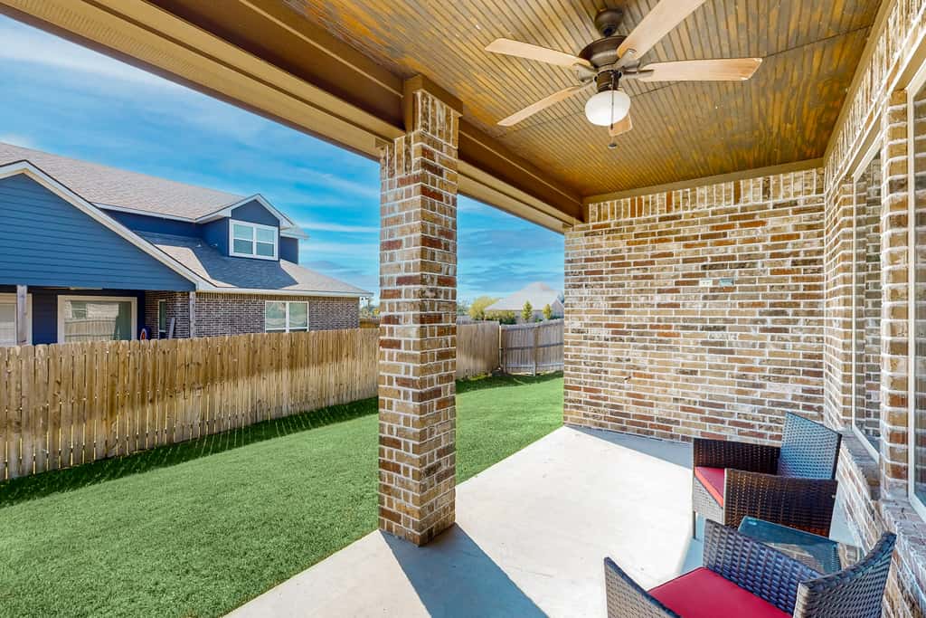 Family Retreat! South College Station Home w/ Yard