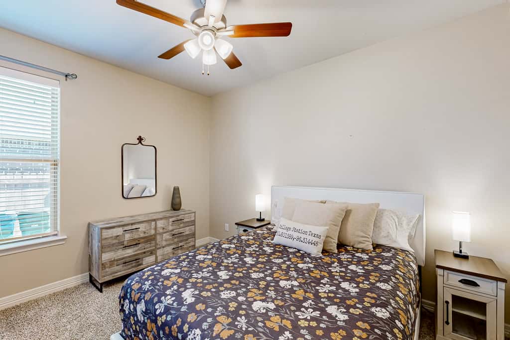 Family Retreat! South College Station Home w/ Yard