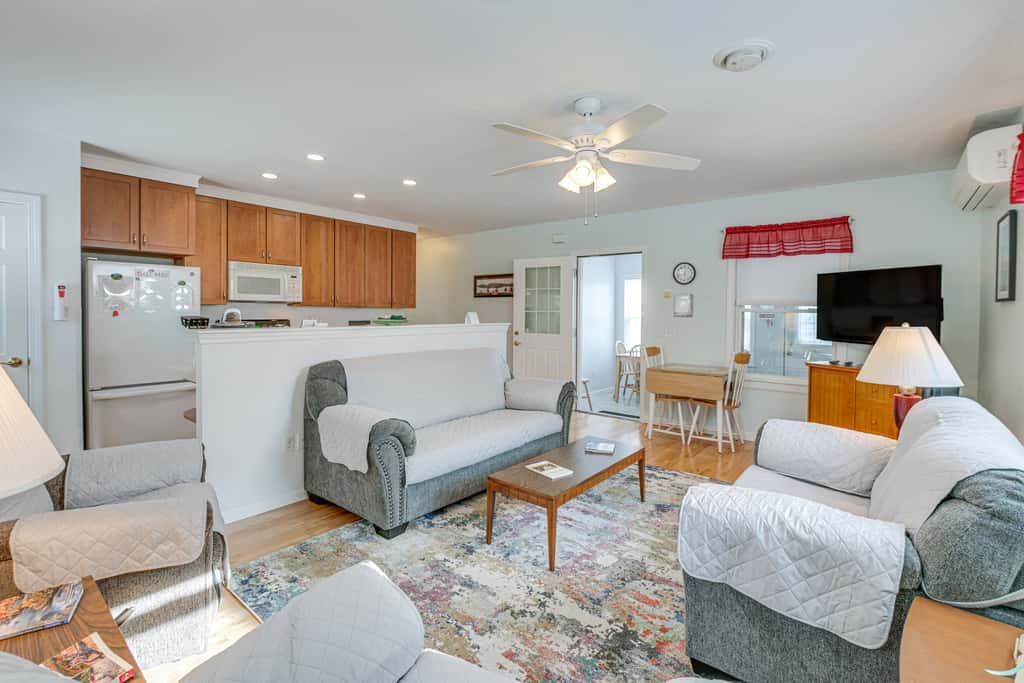 Unbeatable Downtown Location! Bar Harbor Apt