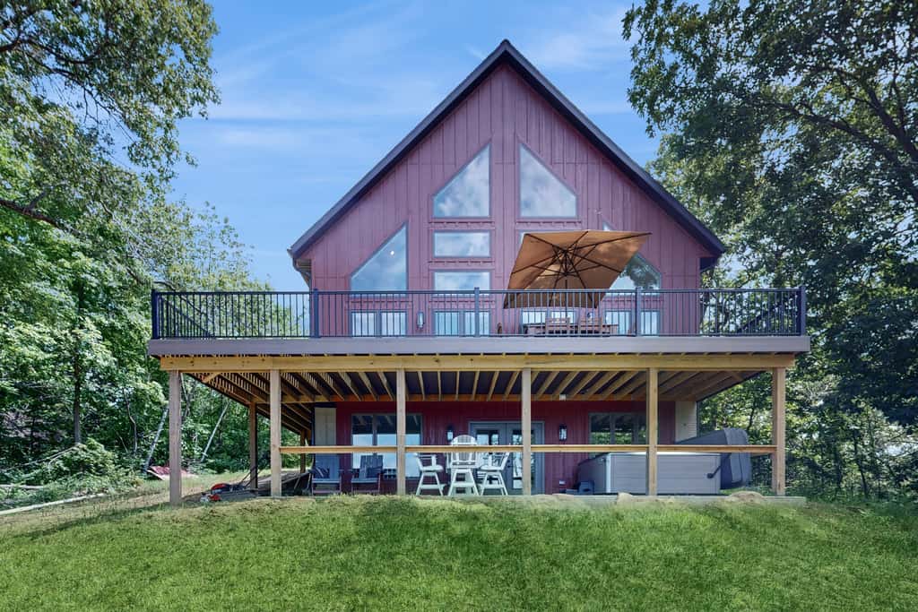 Hot Tub, River Views! Luxurious Wisconsin Retreat