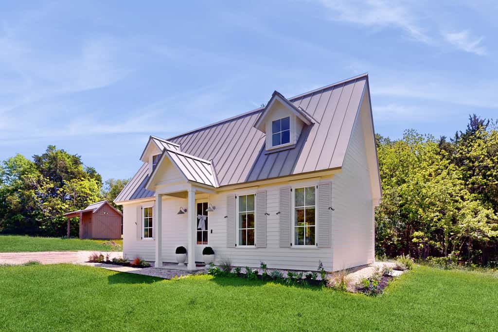 Eco-Chic Lake Somerville Area Farmhouse w/ Porch