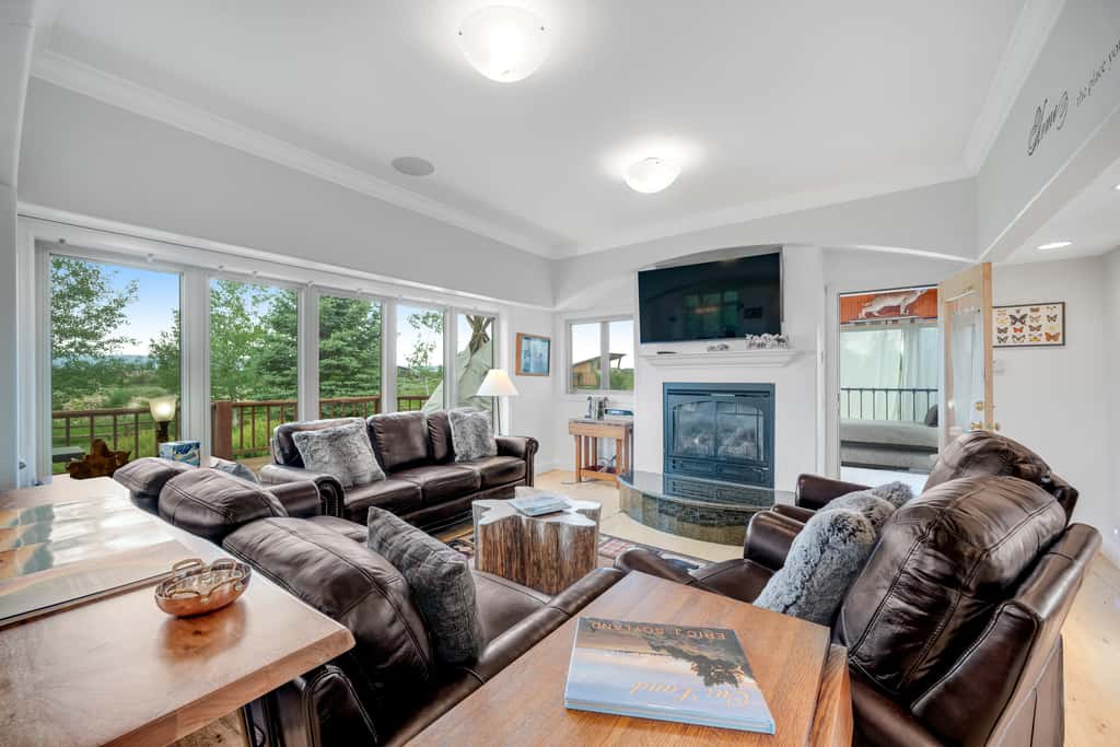 Fun w/ Family! Mtn-View Gem w/ Deck in Driggs
