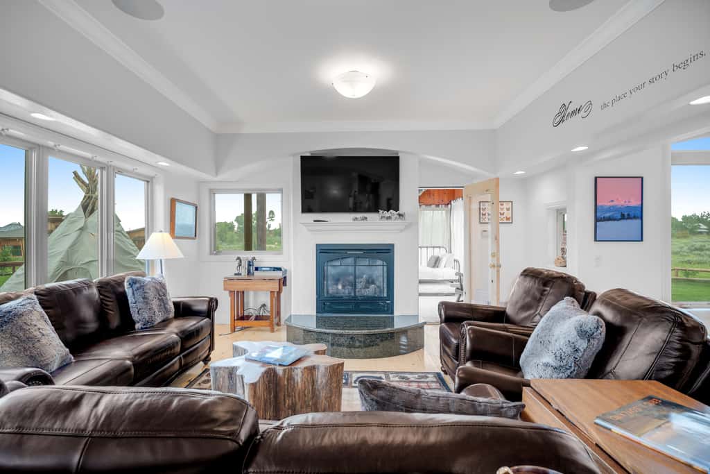 Fun w/ Family! Mtn-View Gem w/ Deck in Driggs