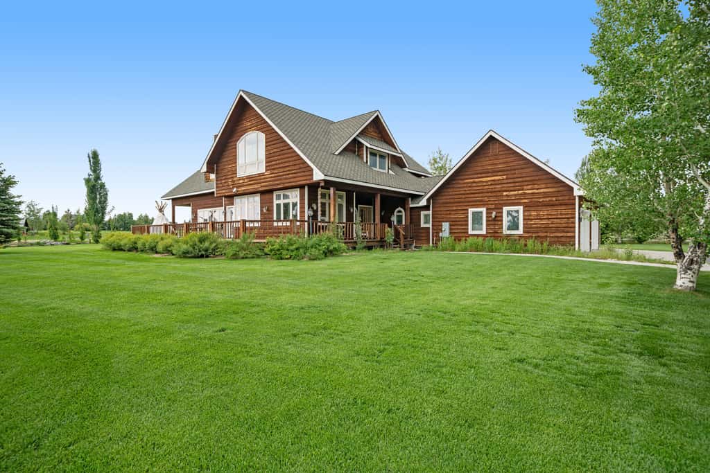 Fun w/ Family! Mtn-View Gem w/ Deck in Driggs