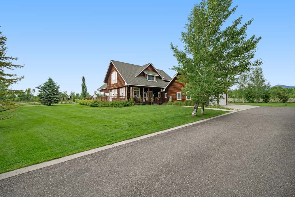 Fun w/ Family! Mtn-View Gem w/ Deck in Driggs