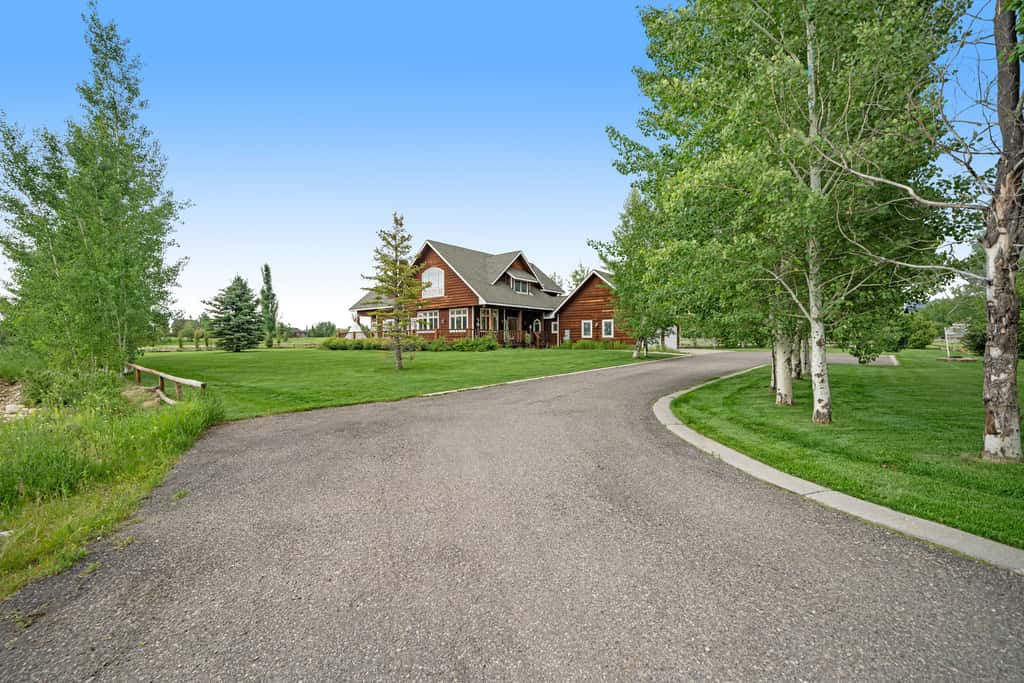 Fun w/ Family! Mtn-View Gem w/ Deck in Driggs