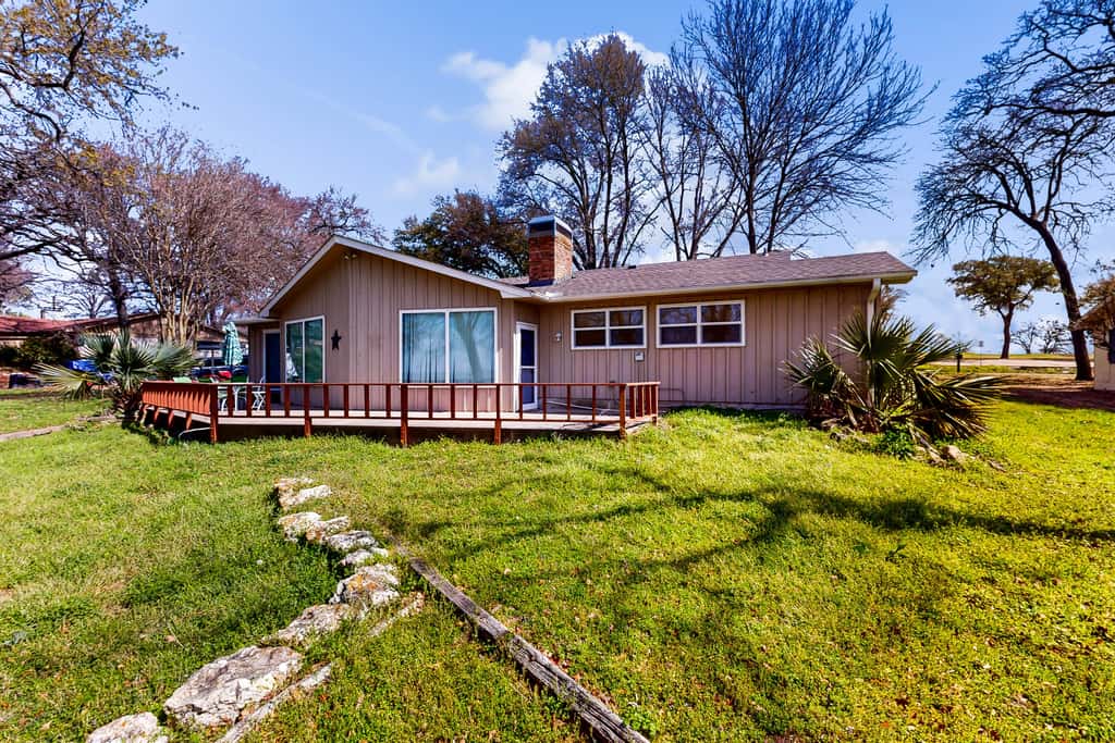 Laid-Back Lake House' w/ Wraparound Deck
