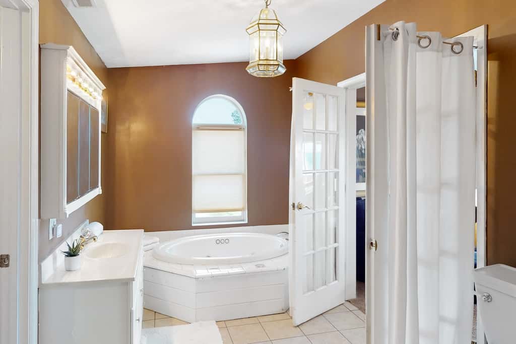 Hot Tub, Lake Monroe Views! 22-Acre Outdoor Oasis