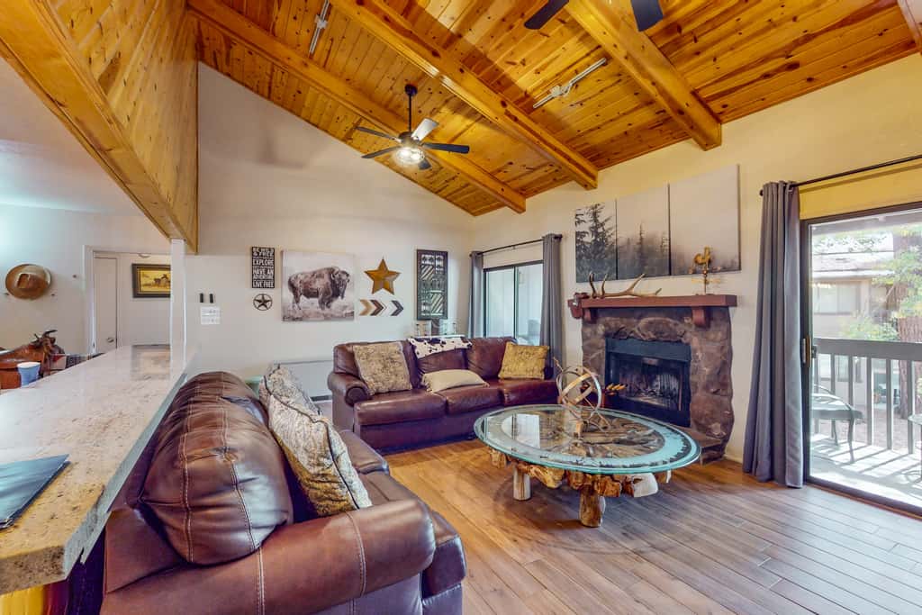 Forest-View Gem in Pinetop-Lakeside: Hike & Golf!
