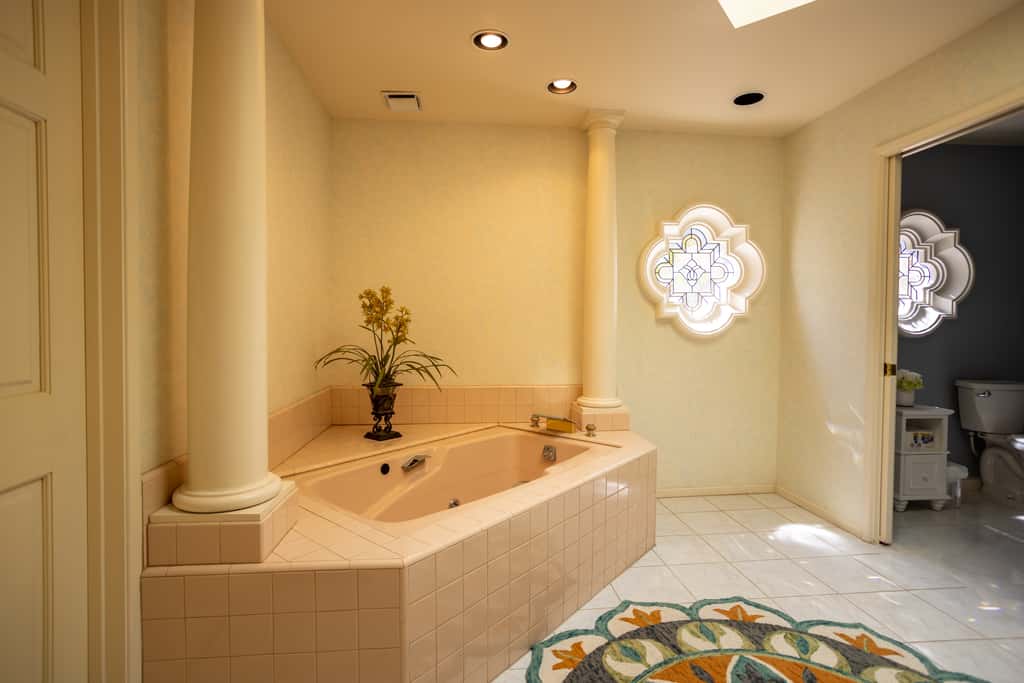 Poolside Splendor! Spacious De Anza Golf Club Home