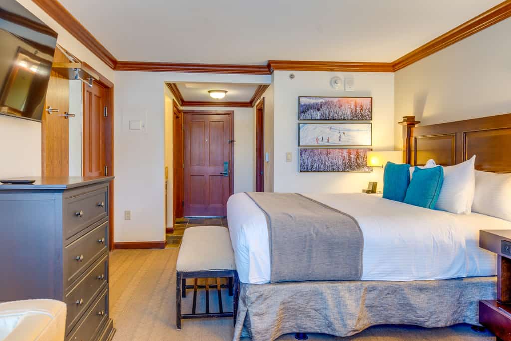 Ski, Hike & Skate! Convenient Everline Resort Gem